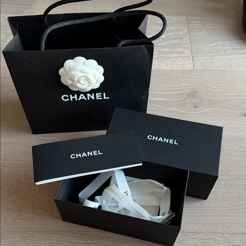 Chanel Black and White Gift Set